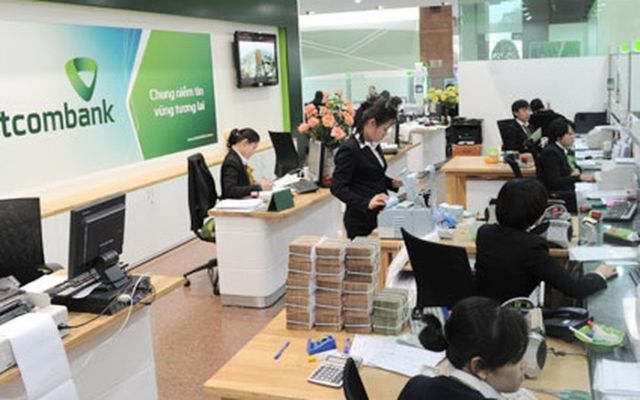 Chuyển tiền thông qua quầy giao dịch của Vietcombank