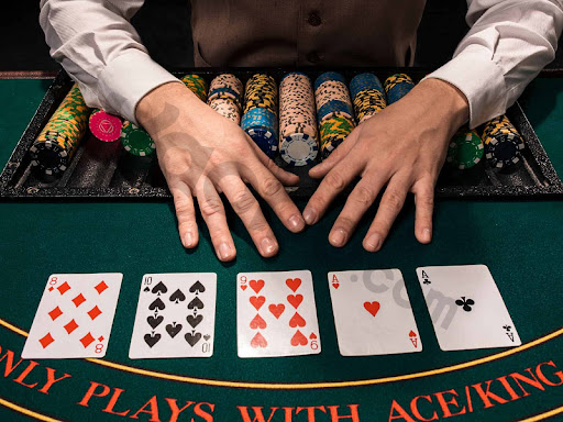 Poker là một trong những tựa game bài nổi tiếng toàn cầu được nhiều người yêu thích